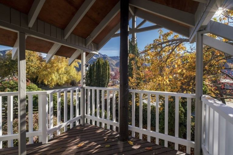Photo of property in 2 Fox's Terrace, Arrowtown, 9302
