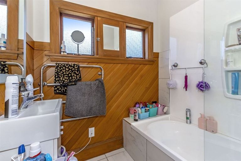 Photo of property in 44 Centaurus Road, Cashmere, Christchurch, 8022