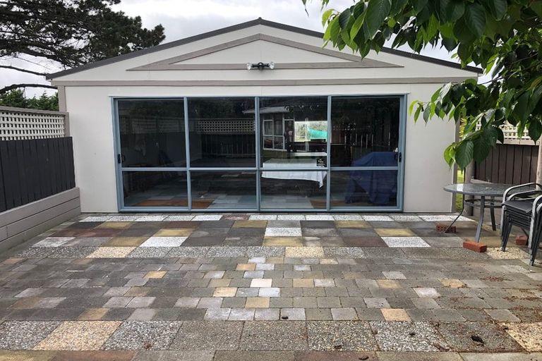 Photo of property in 52 Sarah Street, Waikawa Beach, Levin, 5573
