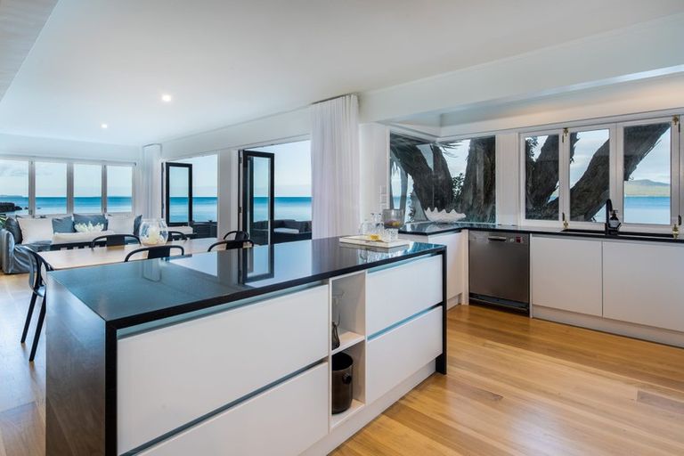 Photo of property in 2/259 Hurstmere Road, Takapuna, Auckland, 0622