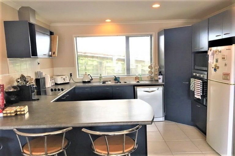 Photo of property in 100 George Deane Place, Greenhithe, Auckland, 0632