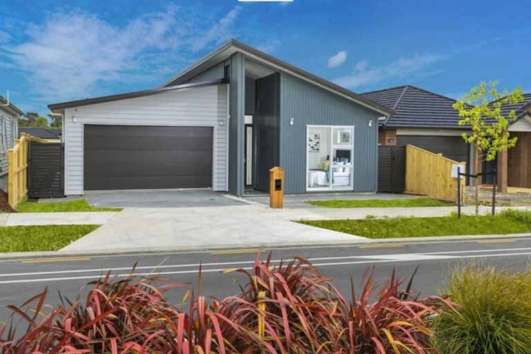 Photo of property in 60 Schoolside Road, Kumeu, 0810