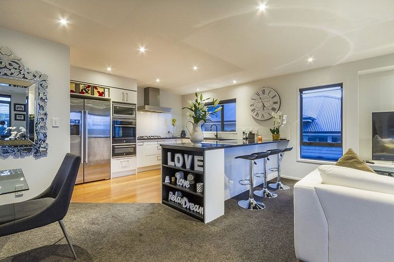 Photo of property in 33 Seacliffe Avenue, Belmont, Auckland, 0622