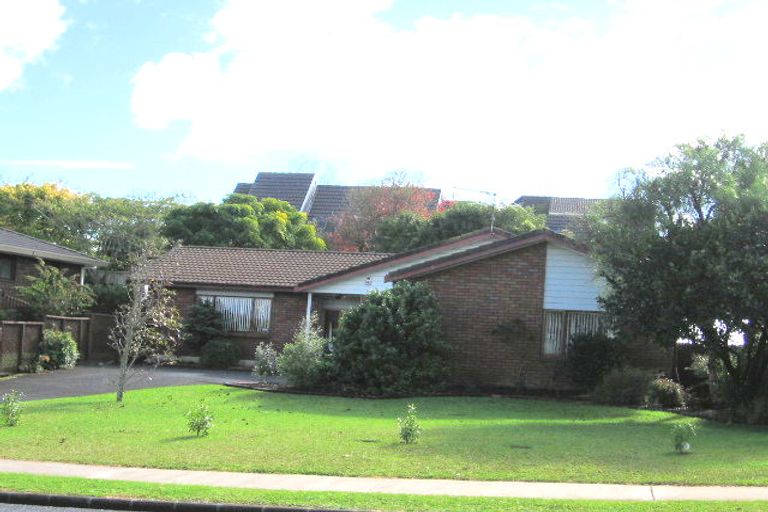 Photo of property in 53 Mirrabooka Avenue, Botany Downs, Auckland, 2010