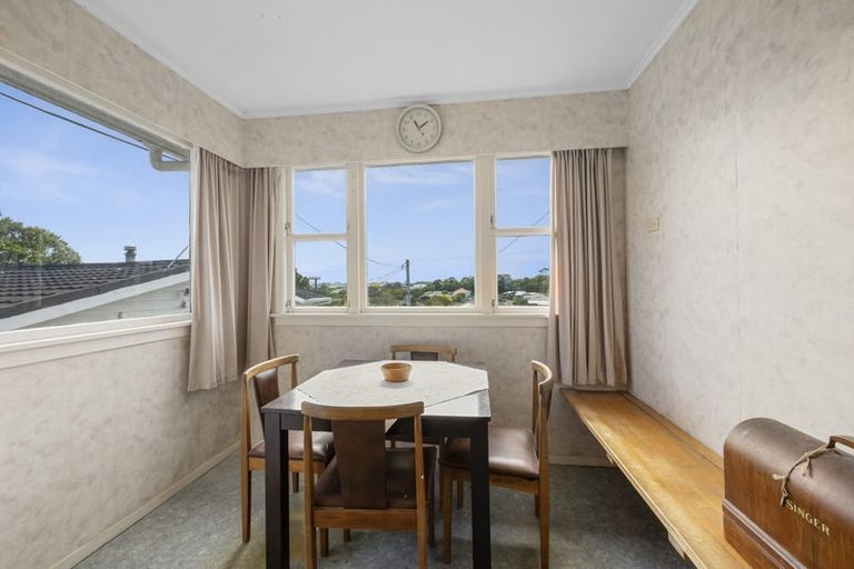 Photo of property in 10 Alberta Road, Glen Avon, New Plymouth, 4312