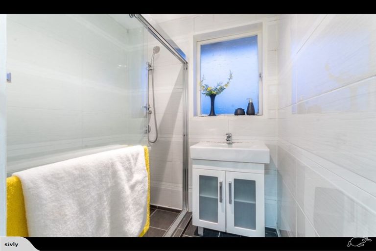 Photo of property in 100 Universal Drive, Henderson, Auckland, 0610