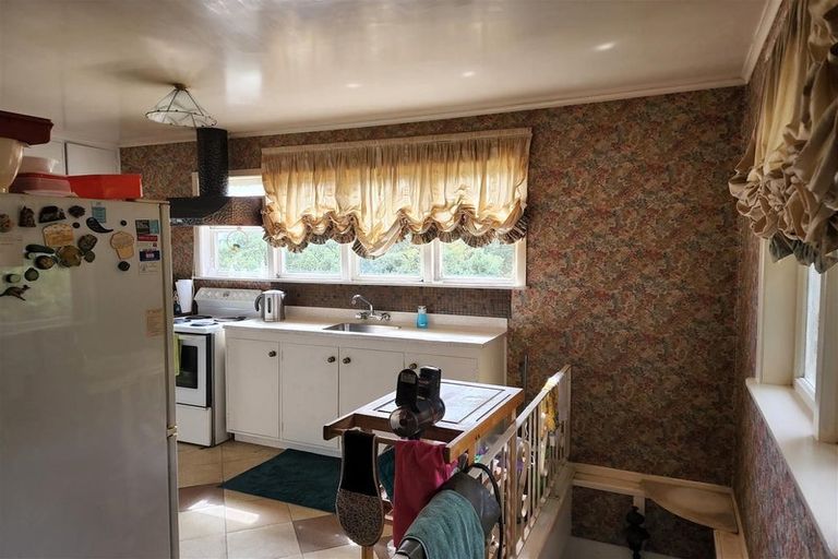 Photo of property in 2 Shortt Avenue, Mangere Bridge, Auckland, 2022