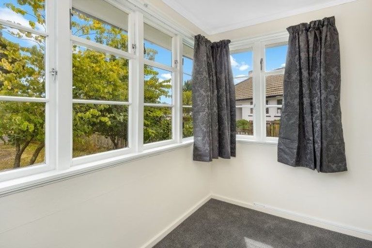 Photo of property in 50 Sare Crescent, Fairfield, Hamilton, 3214