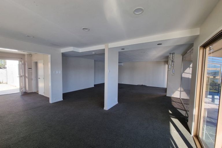 Photo of property in 27 Kaikoura Street, Maupuia, Wellington, 6022