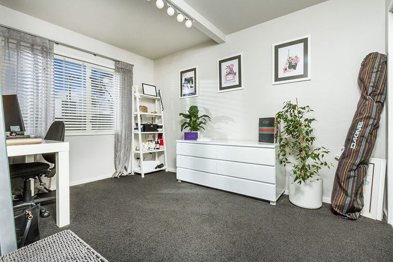 Photo of property in 24 Muritai Road, Milford, Auckland, 0620