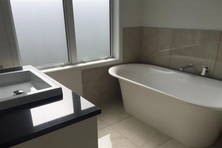 Photo of property in 2 York Terrace, Riverhead, 0820