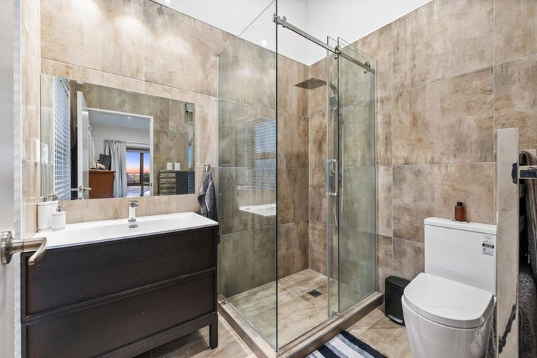 Photo of property in 17a Constable Lane, West Harbour, Auckland, 0618