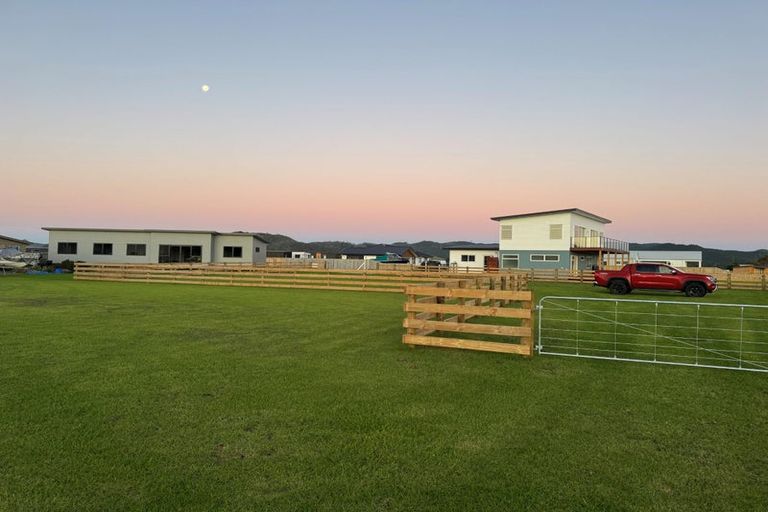 Photo of property in 130 Ti Kouka Crescent, Matarangi, Whitianga, 3592