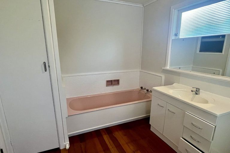 Photo of property in 14 Mountain View Road, Fitzherbert, Palmerston North, 4410