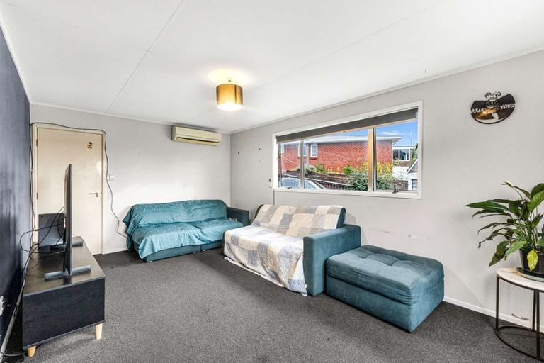 Photo of property in 42 Omata Road, Marfell, New Plymouth, 4310