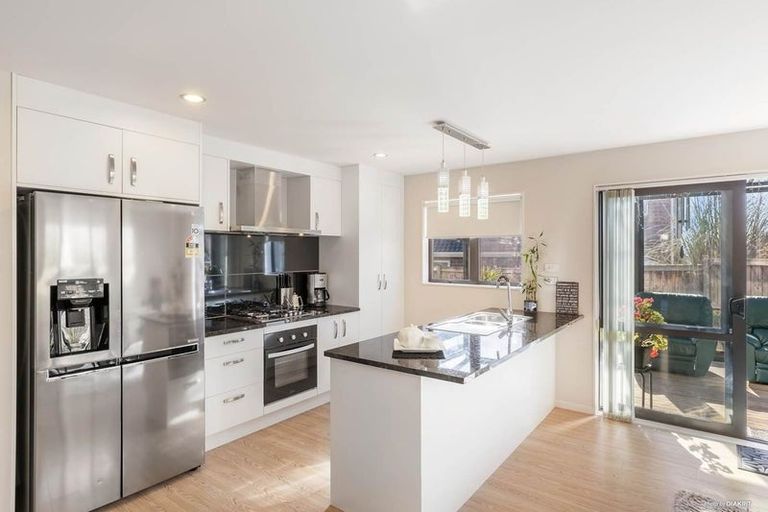 Photo of property in 25 Kereru Rise, Papakura, 2110