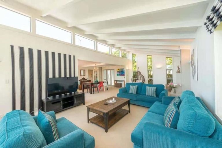 Photo of property in 12 Taumata Road, Castor Bay, Auckland, 0620