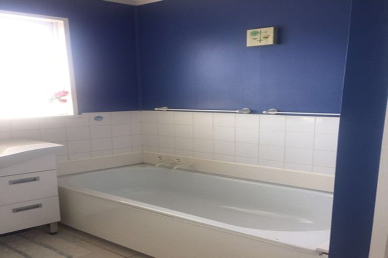 Photo of property in 9 Erica Road, Sunnynook, Auckland, 0620