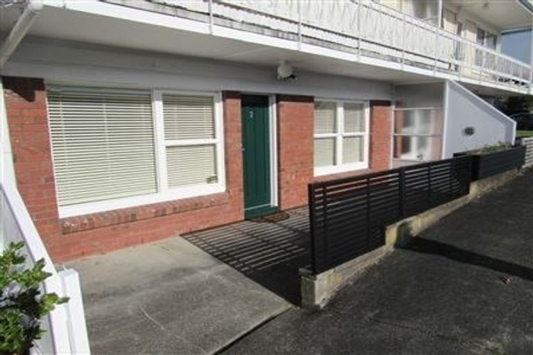 Photo of property in 2/40 Vauxhall Road, Devonport, Auckland, 0624