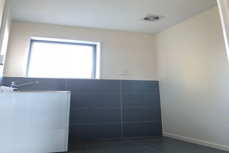 Photo of property in 24 Mirrabooka Avenue, Botany Downs, Auckland, 2010