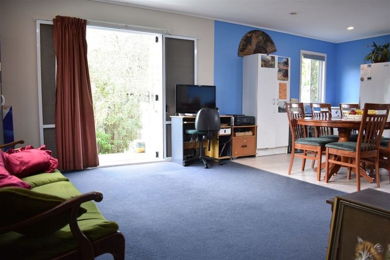 Photo of property in 2/33 Egremont Street, Belmont, Auckland, 0622