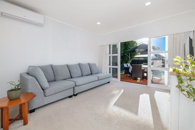 Photo of property in 8 Spence Road, Henderson, Auckland, 0612