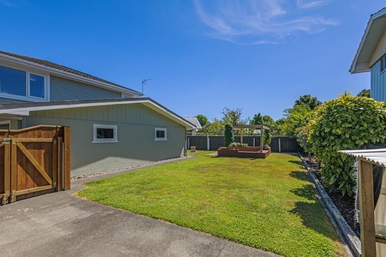 Photo of property in 1 Athlone Place, Hokowhitu, Palmerston North, 4410