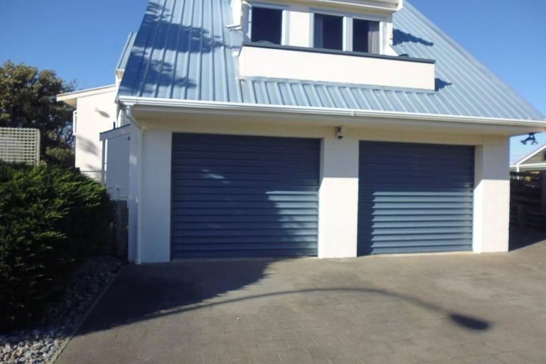 Photo of property in 168 Tutere Street, Waikanae Beach, Waikanae, 5036