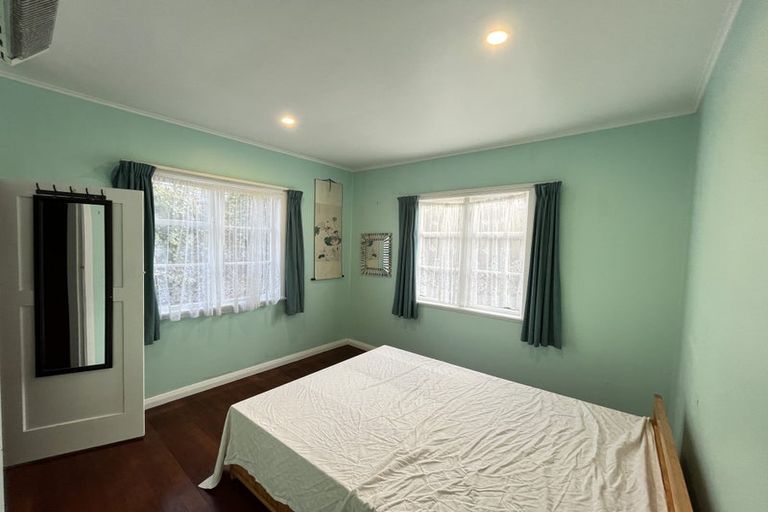 Photo of property in 1 Wavell Street, Karori, Wellington, 6012