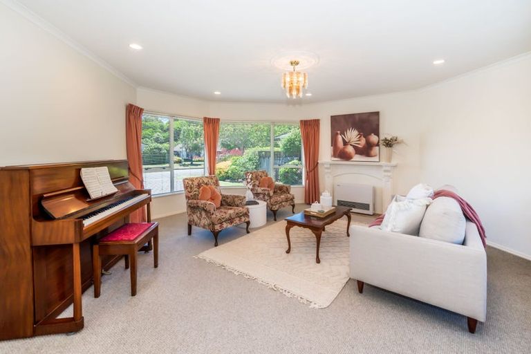 Photo of property in 25 Awanui Drive, Waikanae, 5036