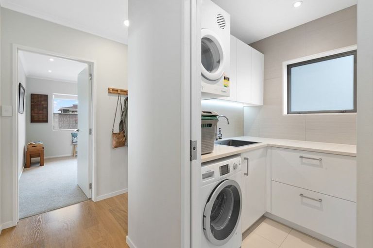 Photo of property in 37 Rosario Crescent, Red Beach, 0932