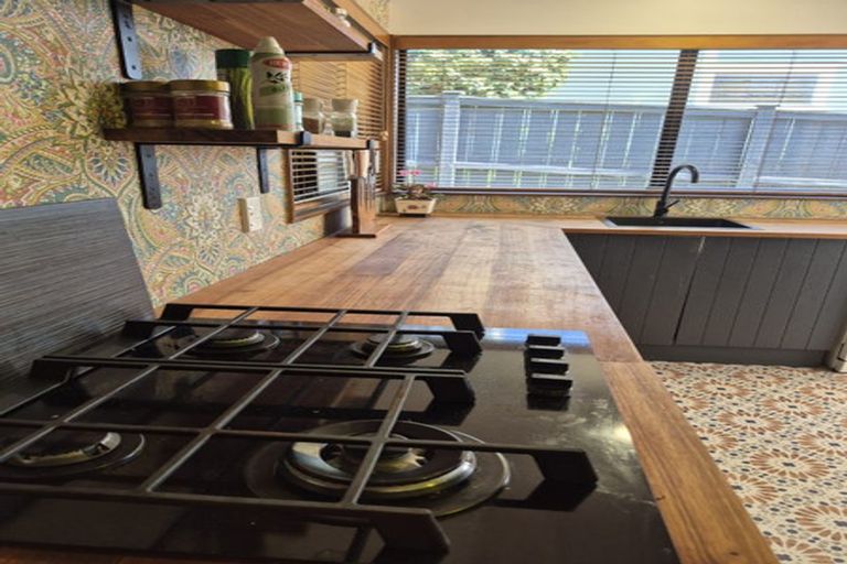 Photo of property in 1/14 Beresford Street, Bayswater, Auckland, 0622