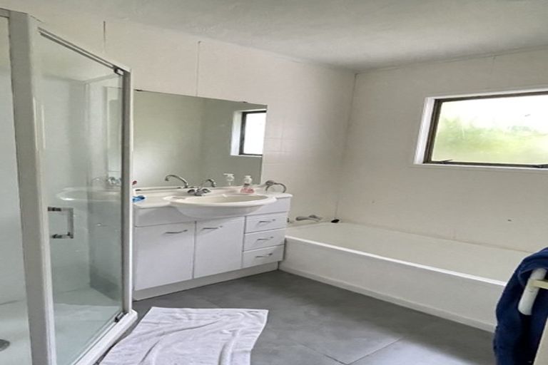 Photo of property in 1/70 Oaktree Avenue, Browns Bay, Auckland, 0630