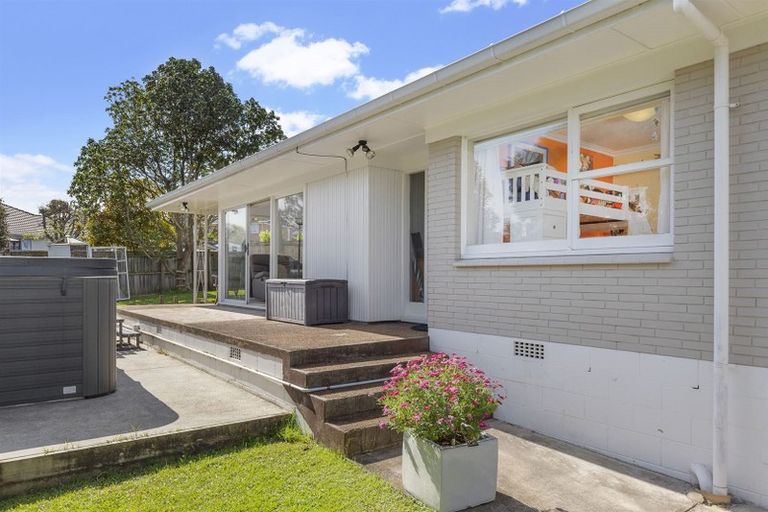 Photo of property in 10 Whiteacres Drive, Sunnyhills, Auckland, 2010