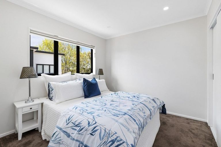 Photo of property in 4225a Great North Road, Glendene, Auckland, 0602