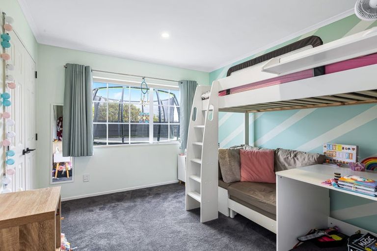 Photo of property in 33 Maygrove Drive, Orewa, 0931