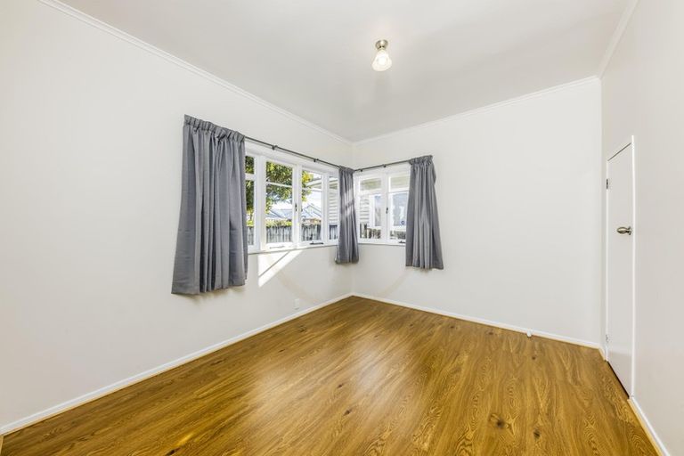 Photo of property in 39 Russell Road, Manurewa, Auckland, 2102