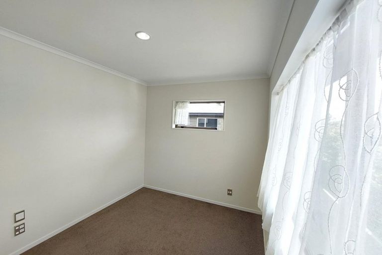 Photo of property in 16h Lincoln Road, Henderson, Auckland, 0610