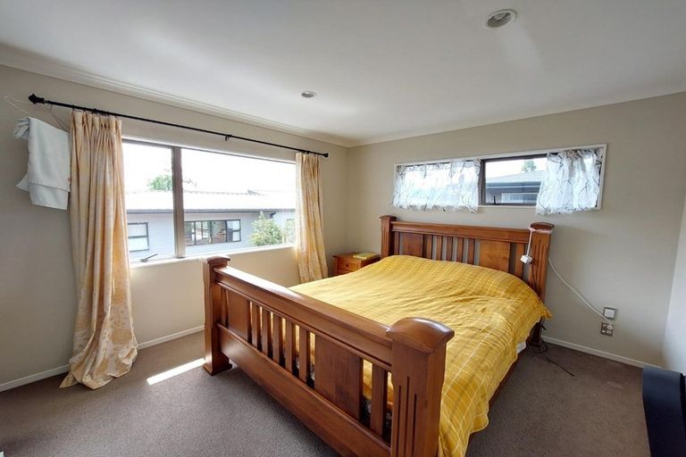 Photo of property in 16h Lincoln Road, Henderson, Auckland, 0610