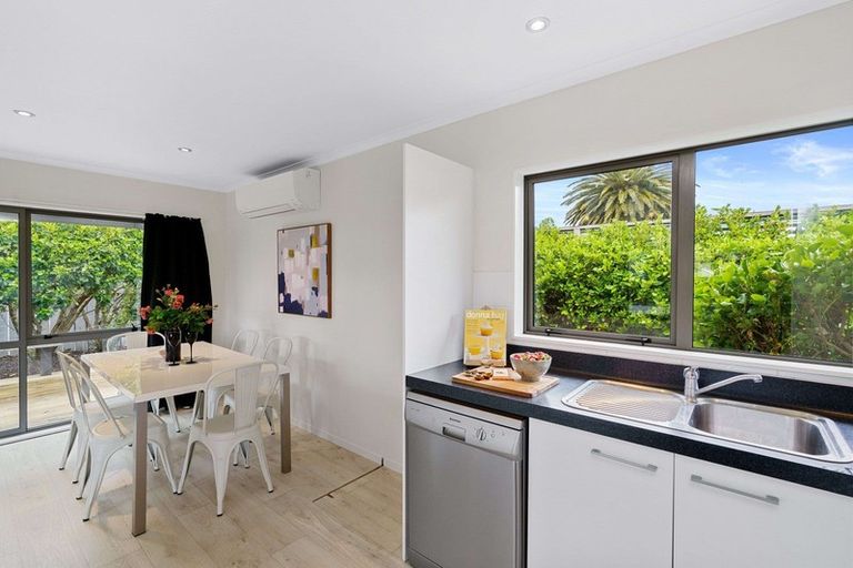 Photo of property in 10 Sackville Street, Martinborough, 5711