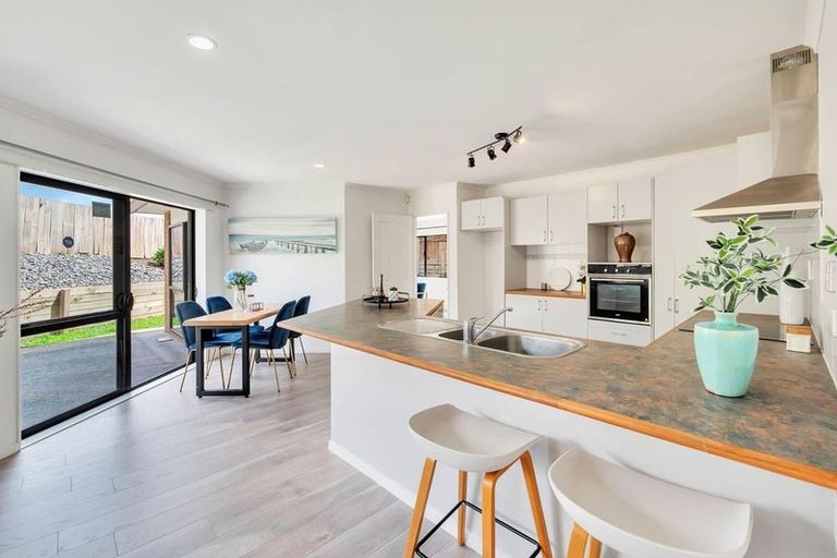 Photo of property in 47 Fleetwood Drive, Henderson, Auckland, 0612