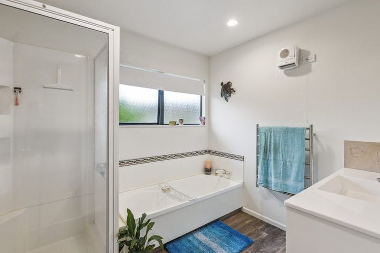 Photo of property in 8 Leigh Place, Paraparaumu Beach, Paraparaumu, 5032