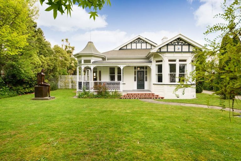 Photo of property in 124 Cook Street, West End, Palmerston North, 4410