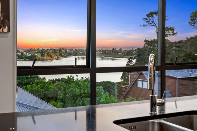 Photo of property in 17a Constable Lane, West Harbour, Auckland, 0618