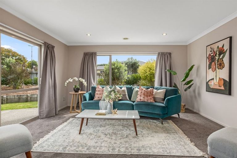 Photo of property in 2 Fiordland Place, Aotea, Porirua, 5024