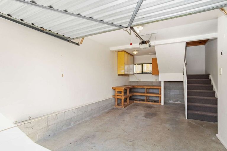 Photo of property in 1/3 Jumento Place, Unsworth Heights, Auckland, 0632