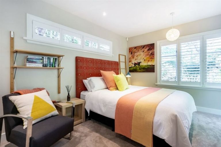 Photo of property in 55 Pupuke Road, Birkenhead, Auckland, 0627