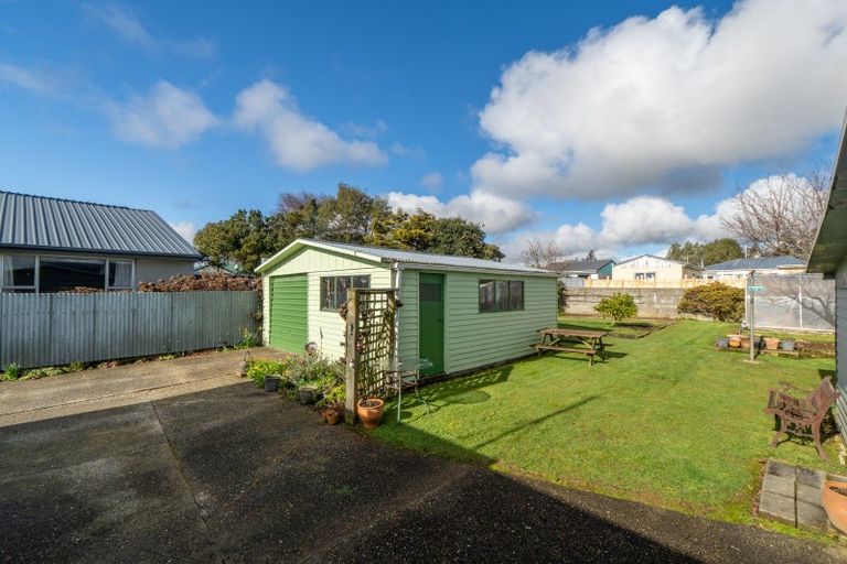 Photo of property in 19 Holloway Street, Waikiwi, Invercargill, 9810