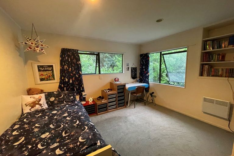 Photo of property in 4 Eastglen Road, Glen Eden, Auckland, 0602