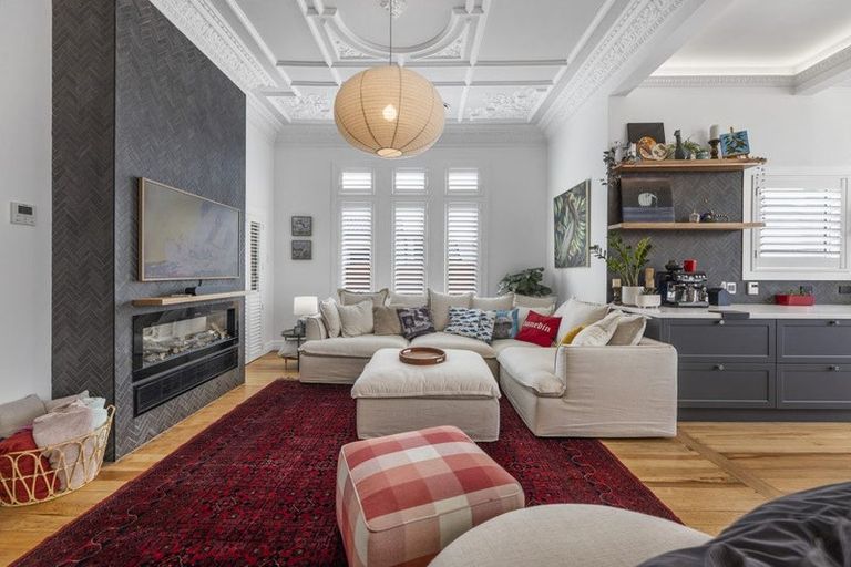 Photo of property in 127 Hargest Crescent, Saint Clair, Dunedin, 9012